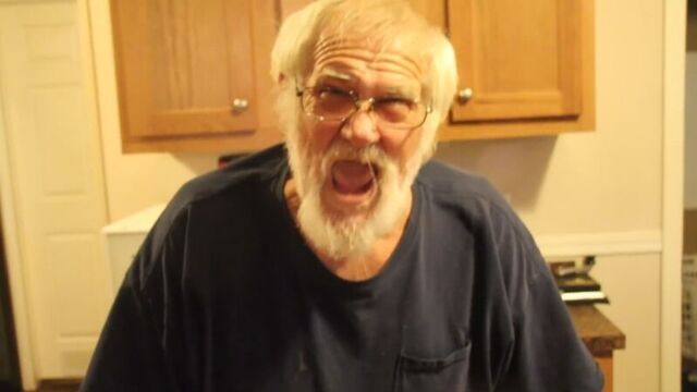 Злой дед проголодался!