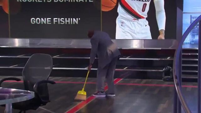 Чак намекает