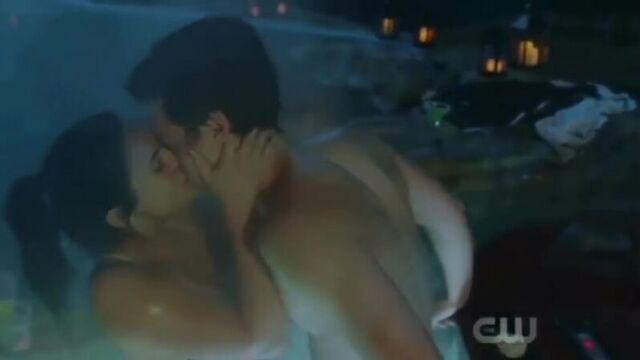 Ривердейл 2 сезон 14 серия (поцелуй вероники и джагхеда) ривердэйл сцена с джакузи riverdale kiss veronica jughead