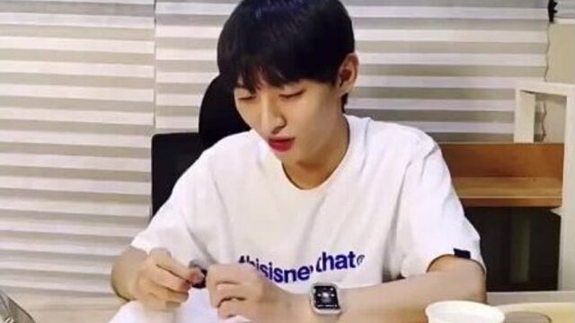 [170821] юн джисон упомянул инфинит во время трансляции.