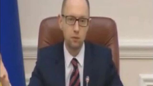 Киев. яценюк успокоил украинцев - "давайте думать не о себе, а о следующих поколениях" ))
