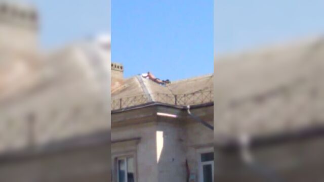 Севастополец загорает (подслушано в севастополе)