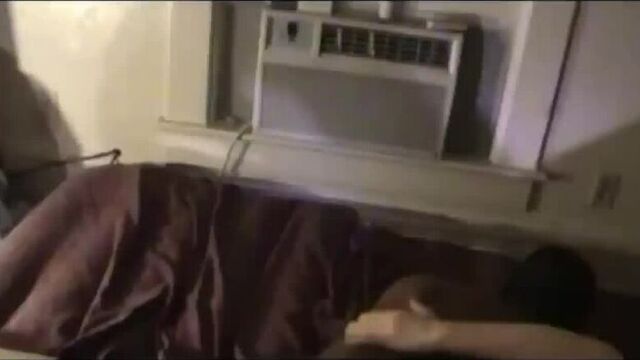 Zenci karıyı fena sikiyor