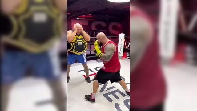 Джиган работает в зале l;bufy hf,jnftn d pfkt