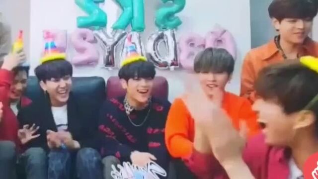 Хан джисон, мне за тебя стыдно~~