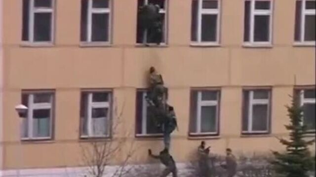 Живая лестница. прием из арсенала спецподразделений ;bdfz ktcnybwf. ghbtv bp fhctyfkf cgtwgjlhfpltktybq