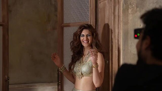 Крити санон для журнала peacock india, август-сентябрь 2021