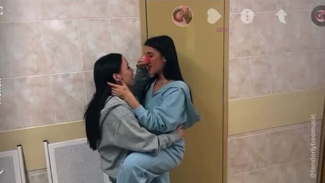 Амина тендерлибае и лина лунаком поцелуй