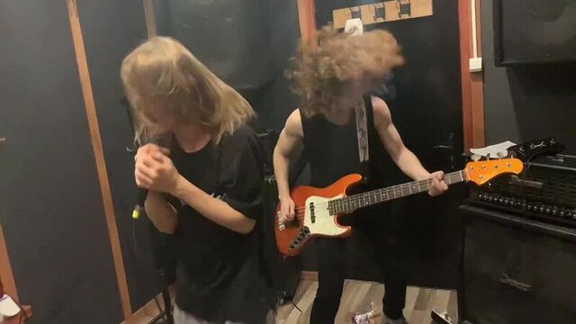 Плаш [studio session with bass guitar]