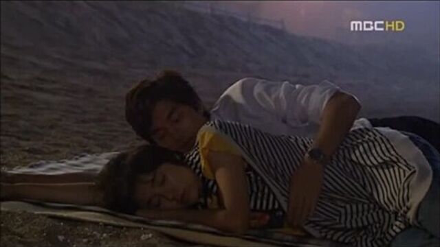 Из дорамы "первое кафе "принц" - момент на пляже (9 серия)