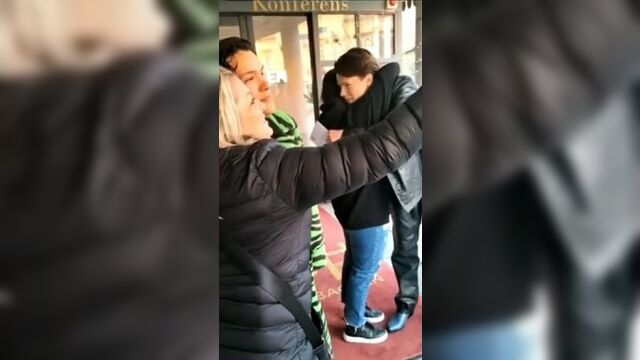 2022-04-25 qx-galan 2022 with fans