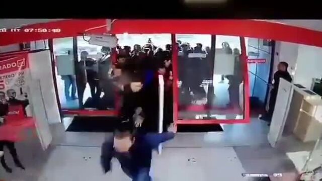 Стадо овец сносит все на своём пути - каменское (днепродзержинск), "эльдорадо"