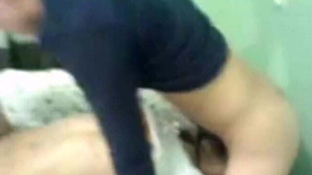 Пъяная казашка сопротивляется на вписке