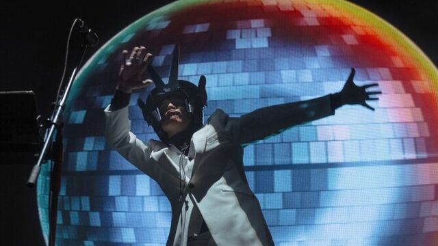 "отв. за романтику" - live from moscow