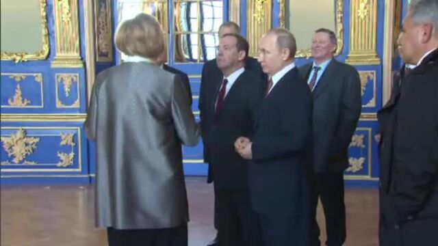 Владимир путин посетил церковь воскресения христова екатерининского дворца на территории музея-заповедника «царское село».