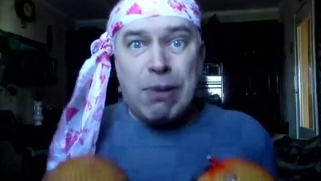 Я хочу бабу, я хочу трахаться! мужик хочет бабу вот такими большими сиськами видео прикол про трах сиськи