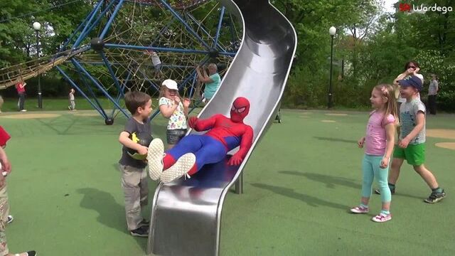 Человек-паук в метро с девушкой жесткое порно 18 (brazzerscom)