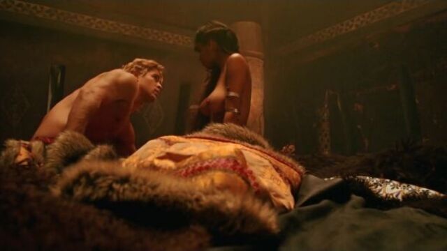Розарио доусон (rosario dawson) голая в фильме «александр» (2004)
