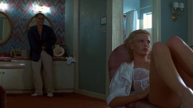 Сексапильная шерлиз терон