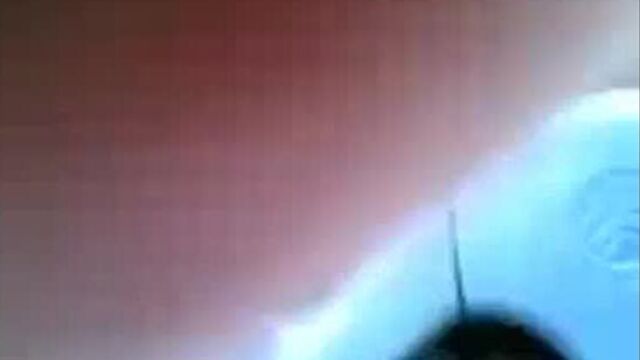 ساک زدن دختر زیبای ایرانی در خودرو / 3kaaf@