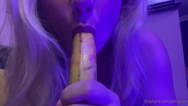 Pelin asmr - banana play