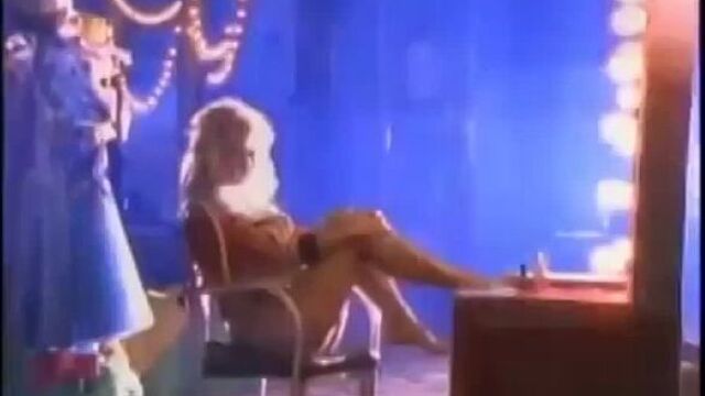 Молодая , голая памела андерсон . young, naked pamela anderson