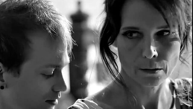 Порно инцест -- мать - шизофреничка попросила детей трахнуть её -- инцест порно на русском языке -- syren de mer