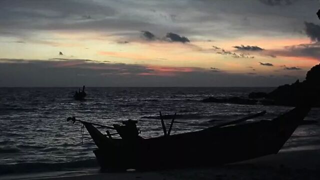 Tilda swinton - the beach 2000 (mature and young)