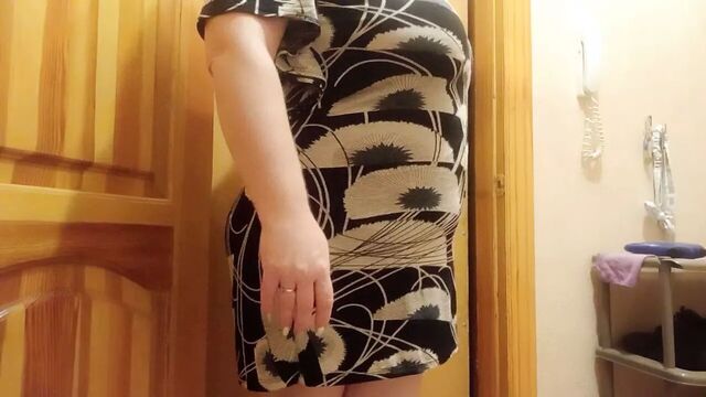 Woman came in for a debt and watches me jerk off