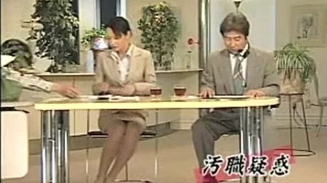 Enf-видео. смущенная телеведущая