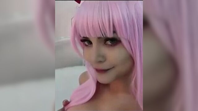 Засветила грудь