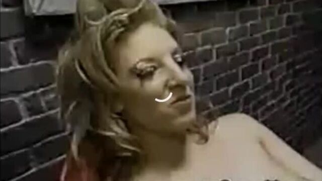 Засунул голову в вагину