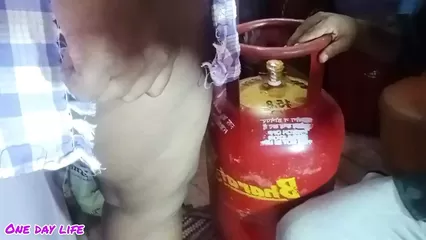 426px x 240px - Tamil girl having rough sex with gas cylinder delivery man â€” porn video  online