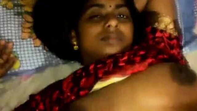 Kanchipuram, hot tamil aunty showing her big boobs and pussy