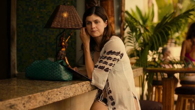Alexandra anna daddario - ''the white lotus'' s1e03