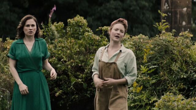 Anna paquin and holliday grainger - ''tell it to the bees'''