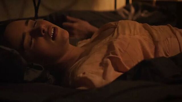 Emilia clarke - voice from the stone (2017)