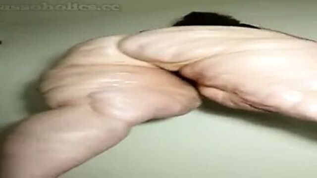 Statuesqye babydoll sexy milf