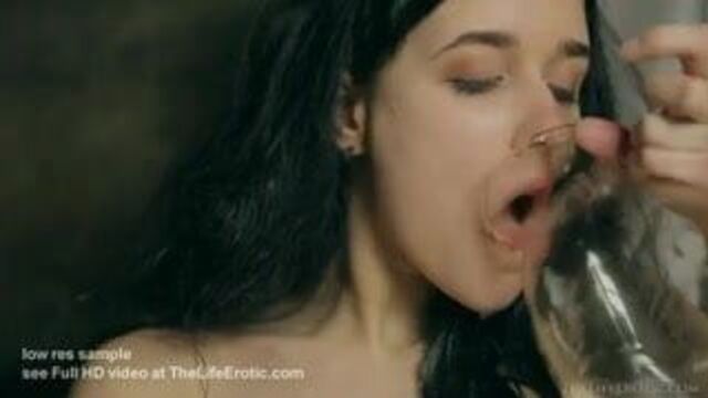 Kinky masturbation - very wet