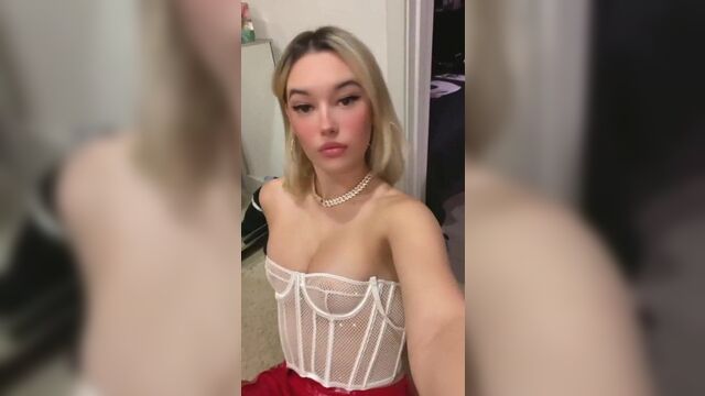 Sarah snyder selfie
