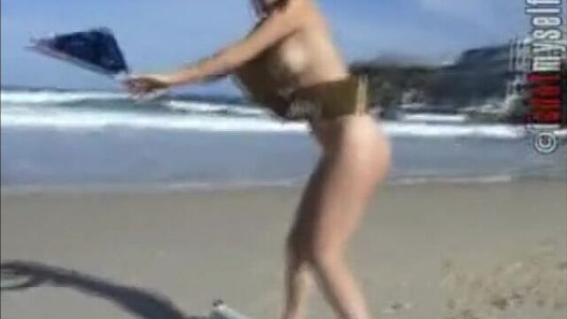 Публичная нагота, cmnf – голая непрофессионалка на публичном пляже