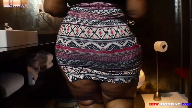 Big booty bbw candi rayne first video is a hot threesome