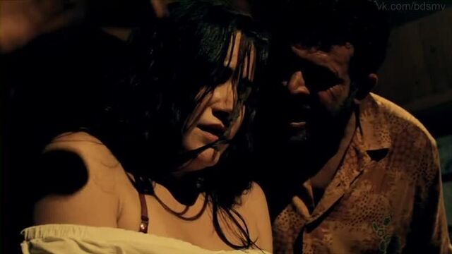 Изнасилование в кино (из сериала en las afueras de la ciudad)