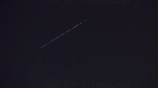 Парад спутников илона маска земляне приняли за нло 3