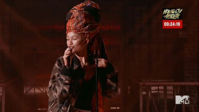 Зендая и том холланд на «lip sync battle»