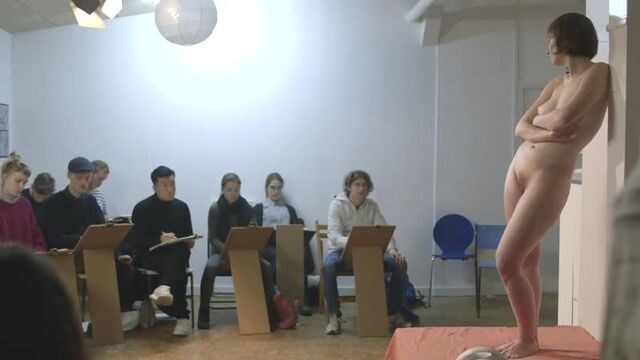 Только одна голая – датская модель позирует голой