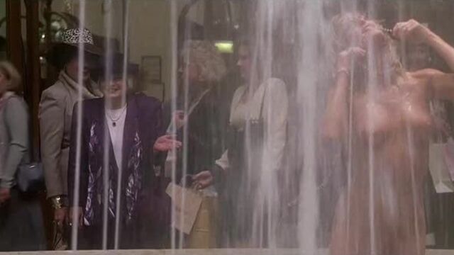 Oon, nip – farrah fawcett резвится в фонтане торгового центра голой у всех на глазах