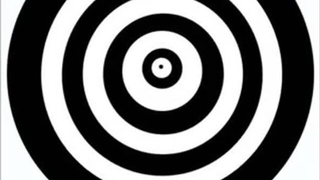 Илюзия смотрите точно в центр не отводя глаз