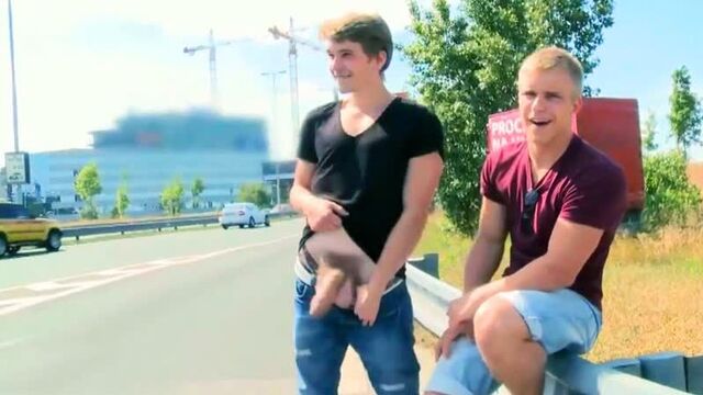 Подцепил парня на свой большой хуй [гей порно член в анал секс ёбля без гандона]