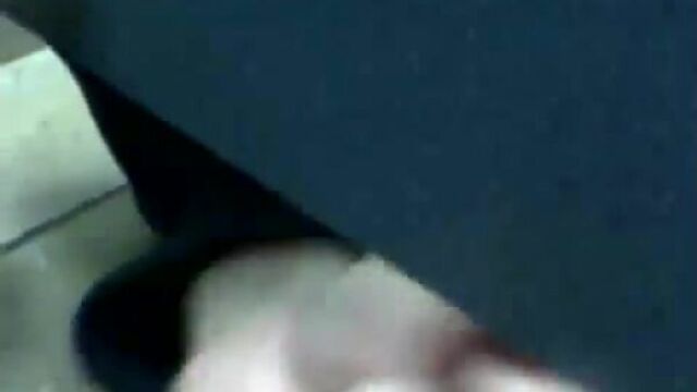 Девченка отсосала в туалете